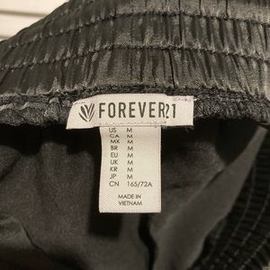 Forever 21 black and white trimmed shorts size medium New with tags